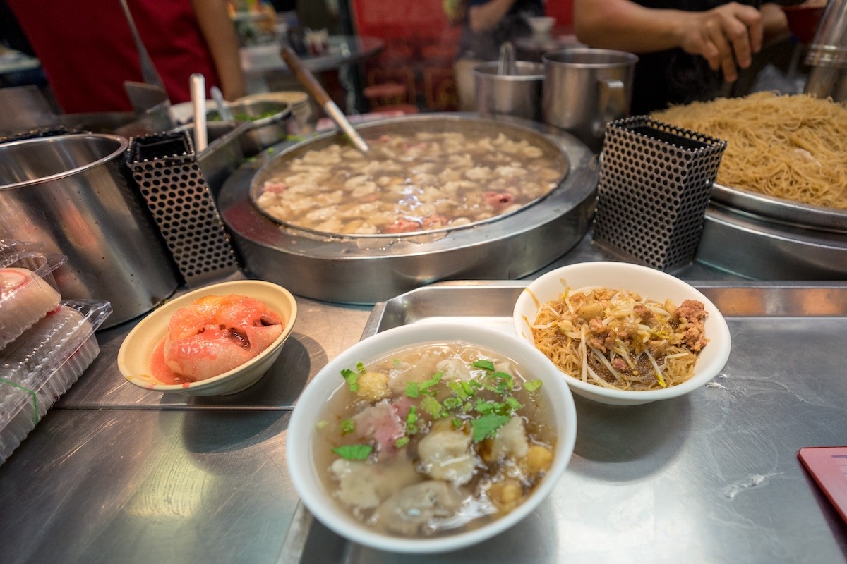 traditional Taiwanese dishes at Chenghuang Temple night Market.