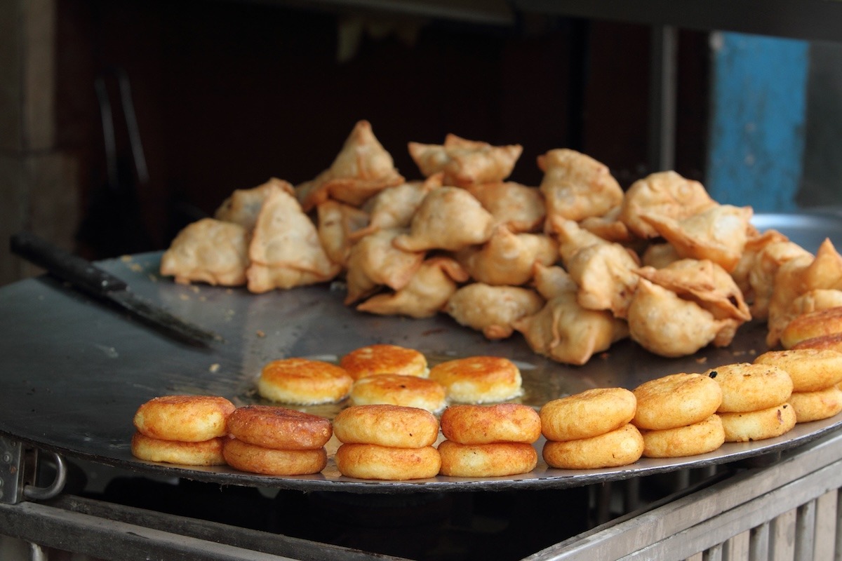 印度街頭小吃和薩莫薩三角餃