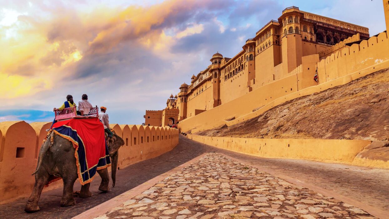 3 Tage in Jaipur Reiseplan: Die Entdeckung des königlichen Erbes der Rosenstadt background image