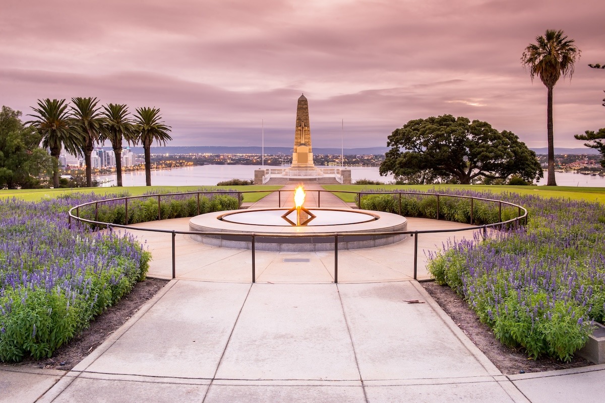 الشعلة الأبدية والنصب التذكاري للدولة في كينغز بارك والحدائق النباتية، بيرث