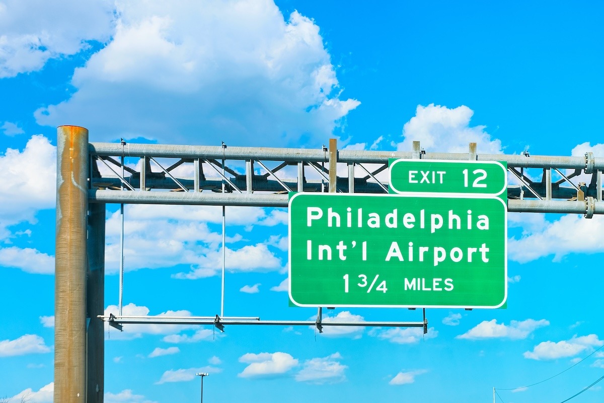 لوحة إشارة طريق مطار فيلادلفيا الدولي، الولايات المتحدة الأمريكية