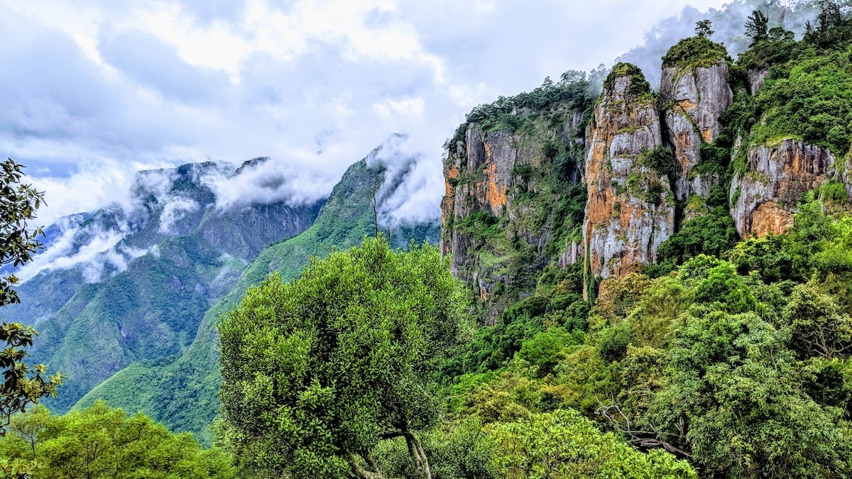 Pillar Rocks Viewpoint in Kodaikanal, India Pillar Rocks Viewpoint in Kodaikanal, India
