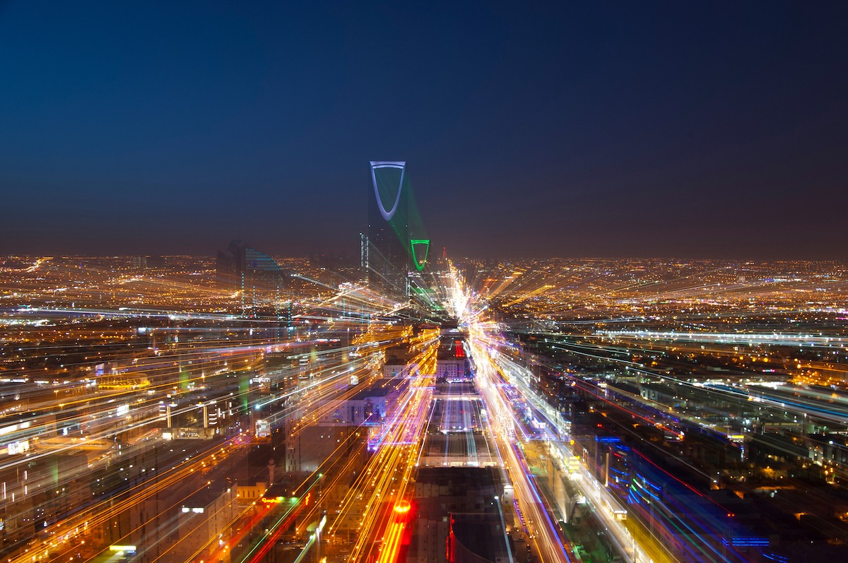 Latar langit Riyadh pada waktu malam Latar langit Riyadh pada waktu malam