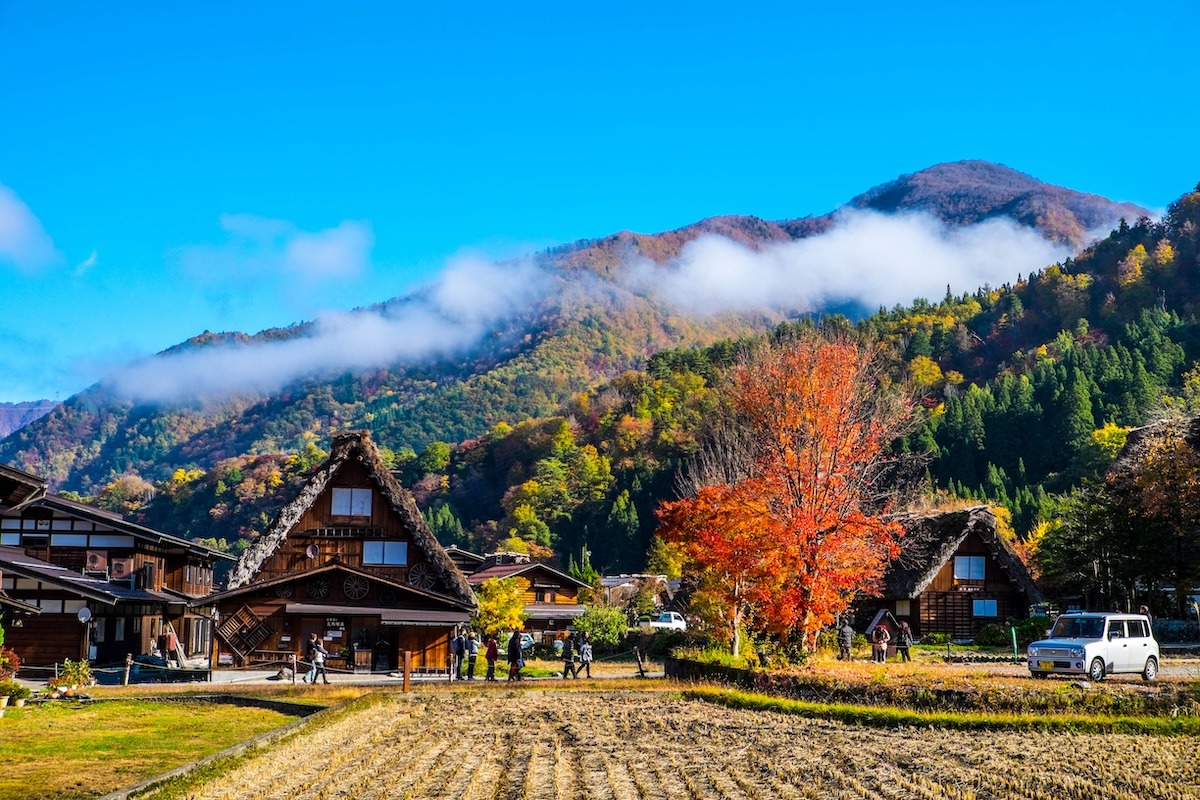 Das Dorf Shirakawago im Herbst