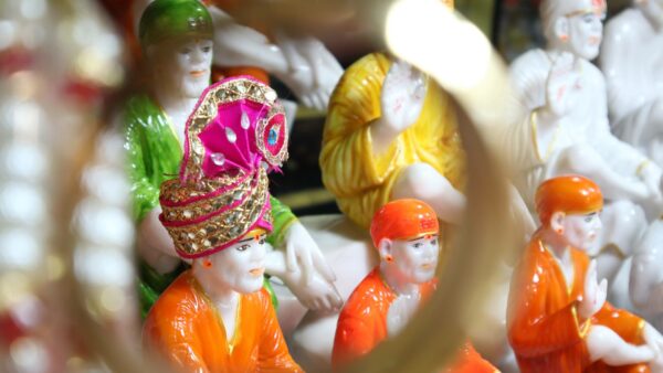 Die Gelassenheit des Shirdi Sai Baba Tempels entdecken: Eine aufschlussreiche Pilgerreise