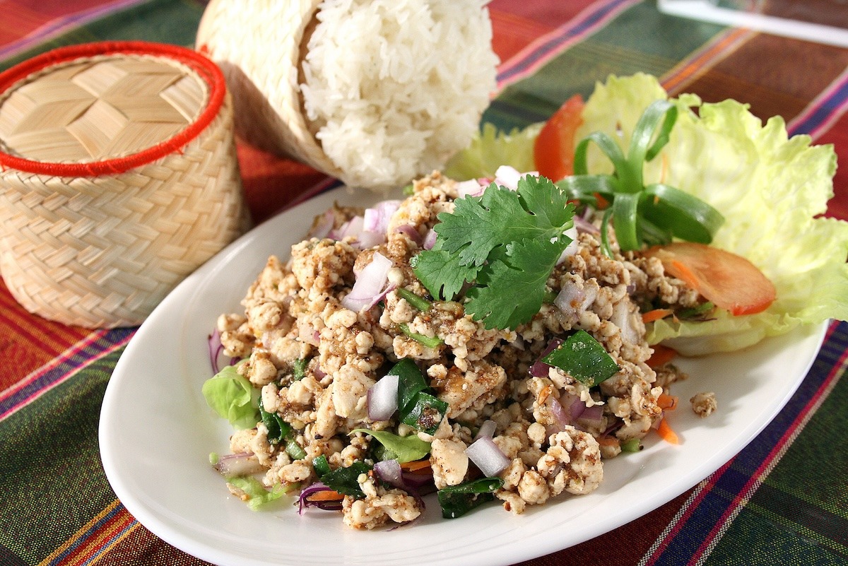 Makanan Thai Larb dan daging babi cincang