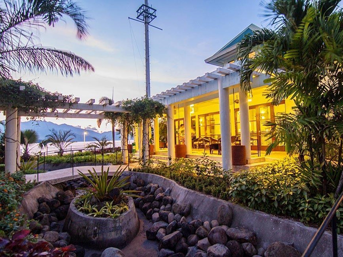 Hôtel Camayan Beach Resort