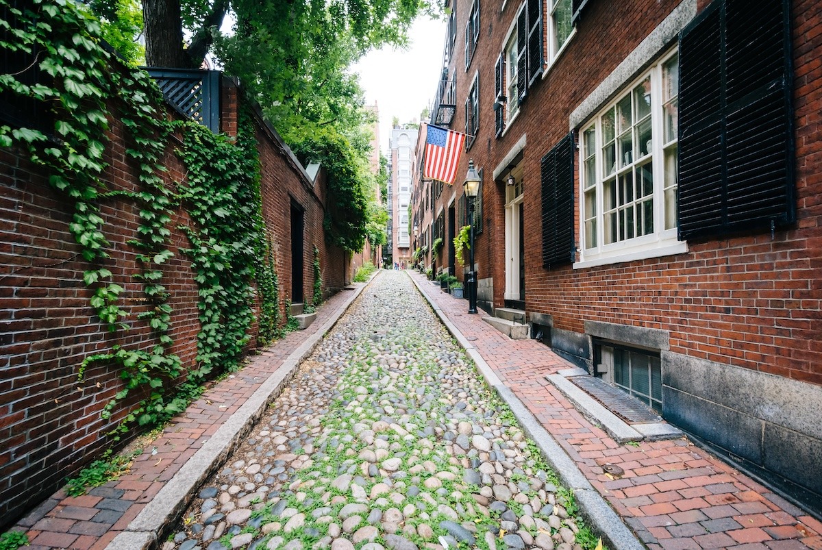 Acorn Street ใน Beacon Hill เมืองบอสตัน ประเทศสหรัฐอเมริกา