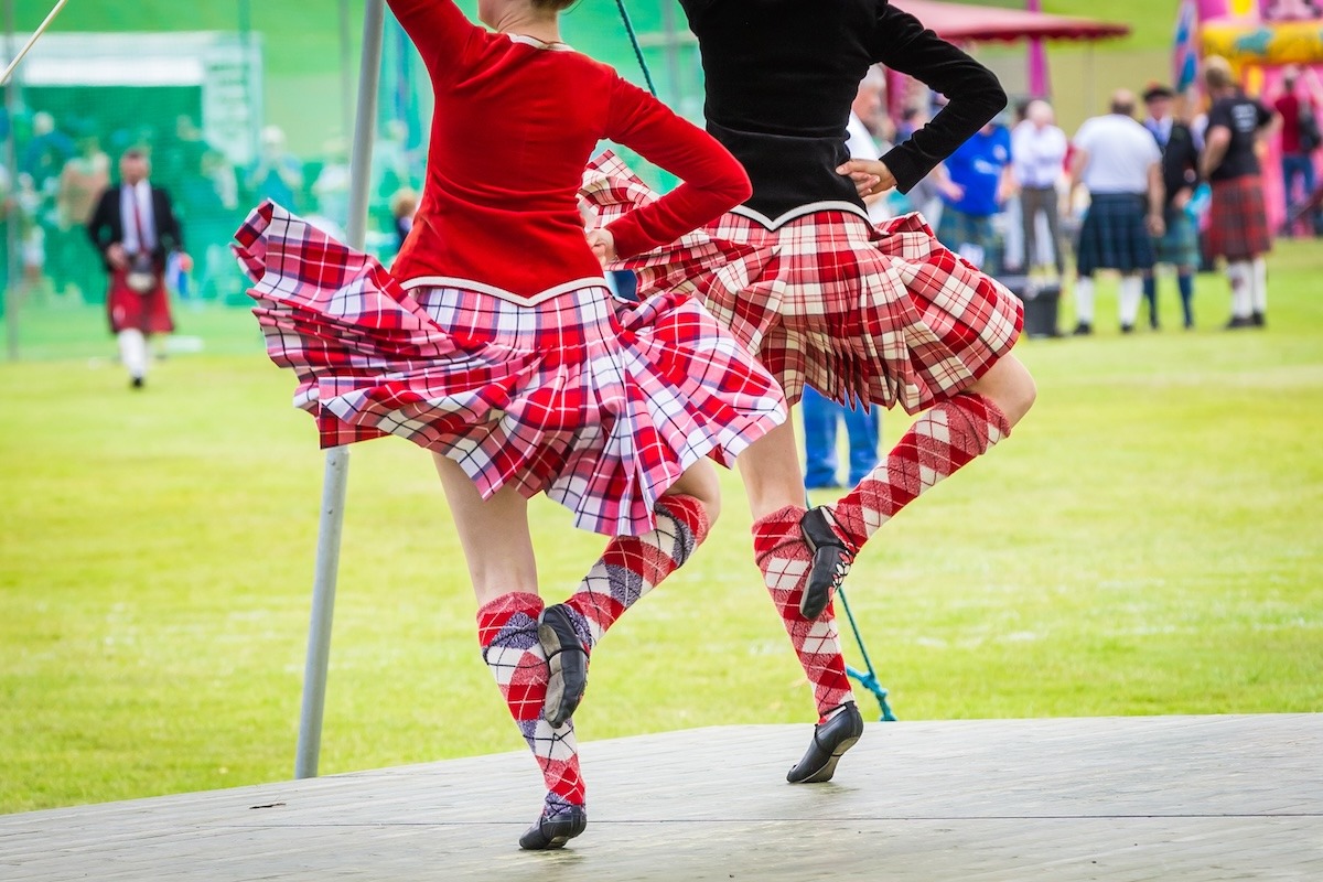 การแข่งขันเต้นรำ Ceilidh ที่ Scottish Highland Games
