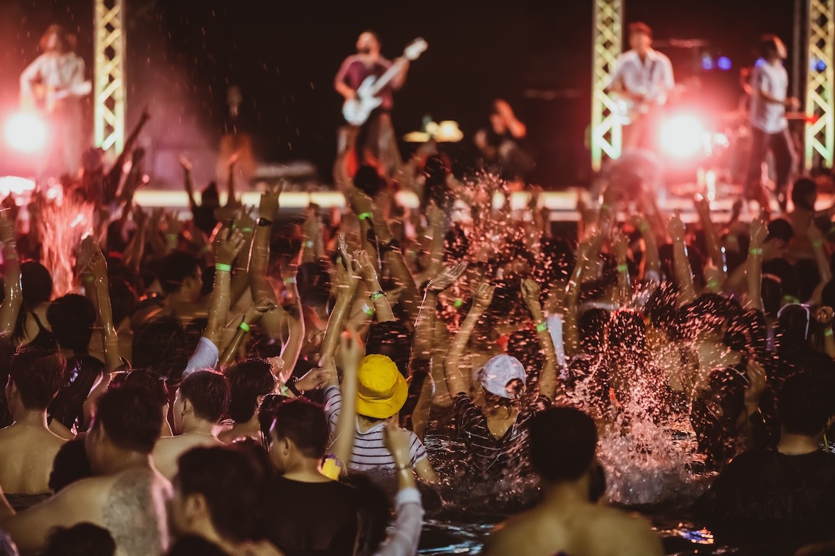 Concert, water party