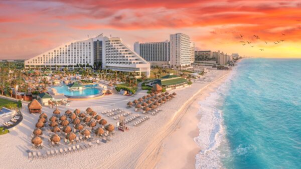 Hé lộ cuộc sống về đêm sôi động của Cancun: Từ câu lạc bộ bãi biển sang trọng đến quán bar sôi động