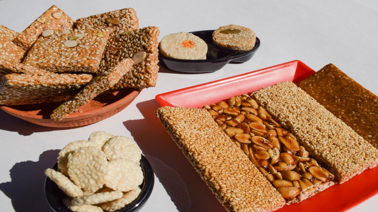 探索羅納瓦拉:街頭美食冒險等著您 background image