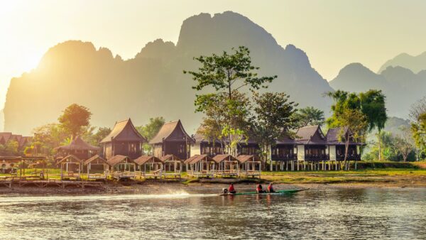Ultimate Adventure Travel Guide to Vang Vieng : Au-delà de l&rsquo;horizon