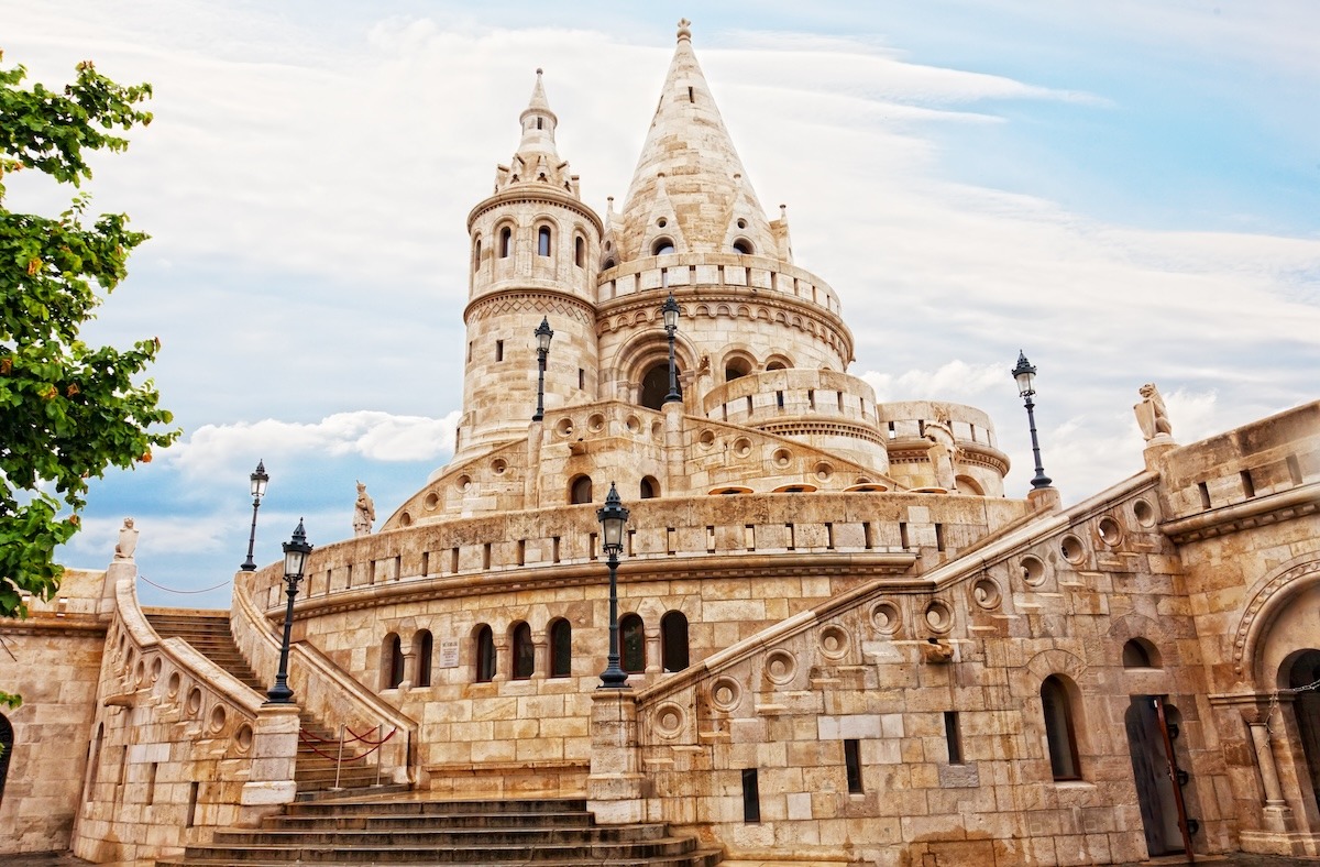 Pháo đài Ngư dân trên đồi Lâu đài Buda ở Budapest, Hungary