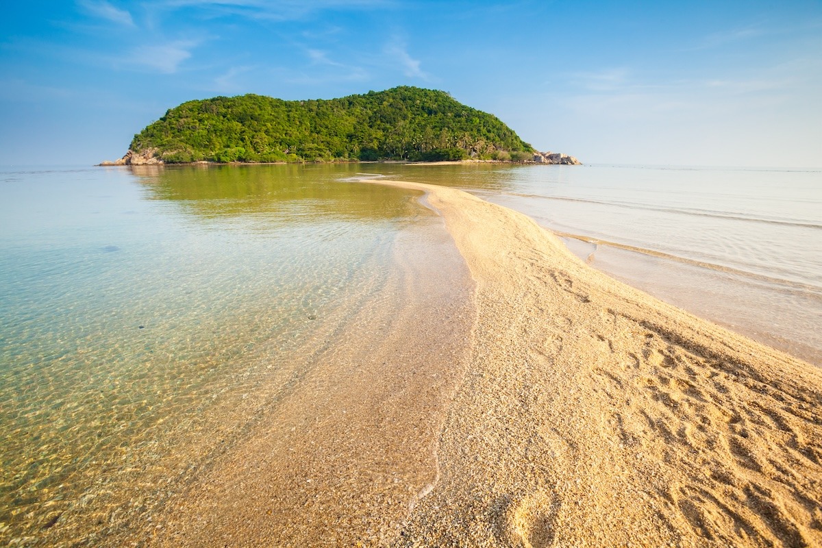 Mae Haad beach and Koh Ma landscape, Koh Pha-Ngan island, Thailand