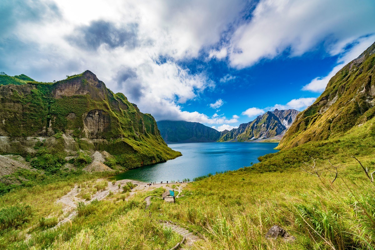 ภูเขา Pinatubo ใกล้กับเมือง Angeles/Clark