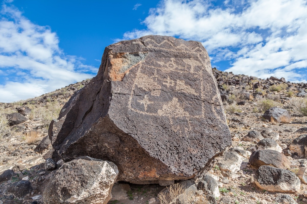 Tranh khắc đá tại Đài tưởng niệm Quốc gia Petroglyph Boca Negra, Albuquerque, NM, Hoa Kỳ
