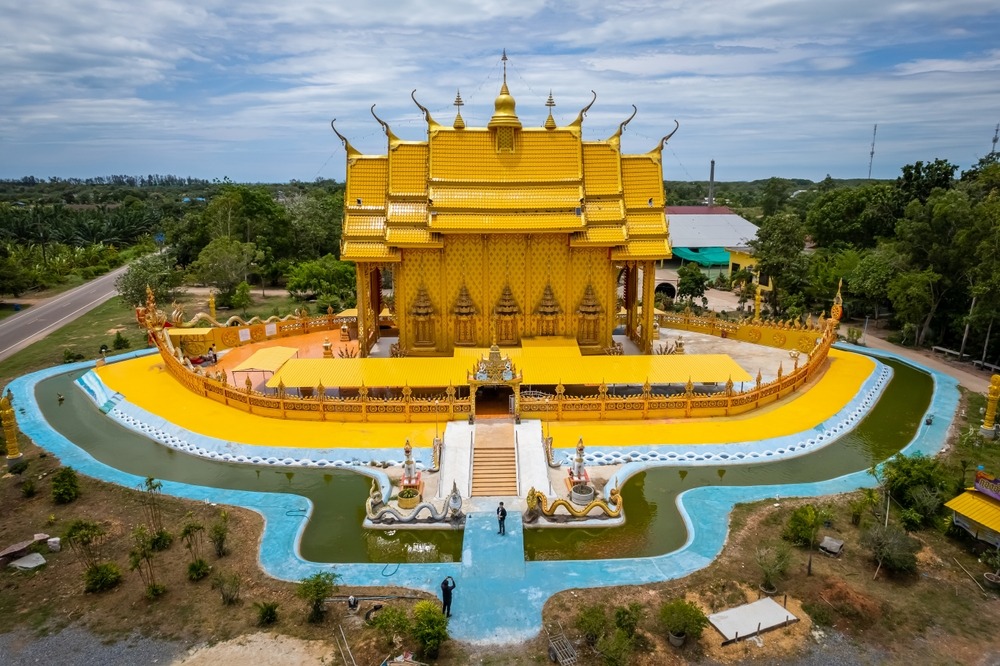 ラヨーン, 寺院