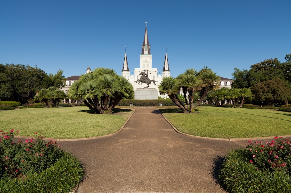 Katedral Saint Louis dan Jackson Square di French Quarter, New Orleans, AS