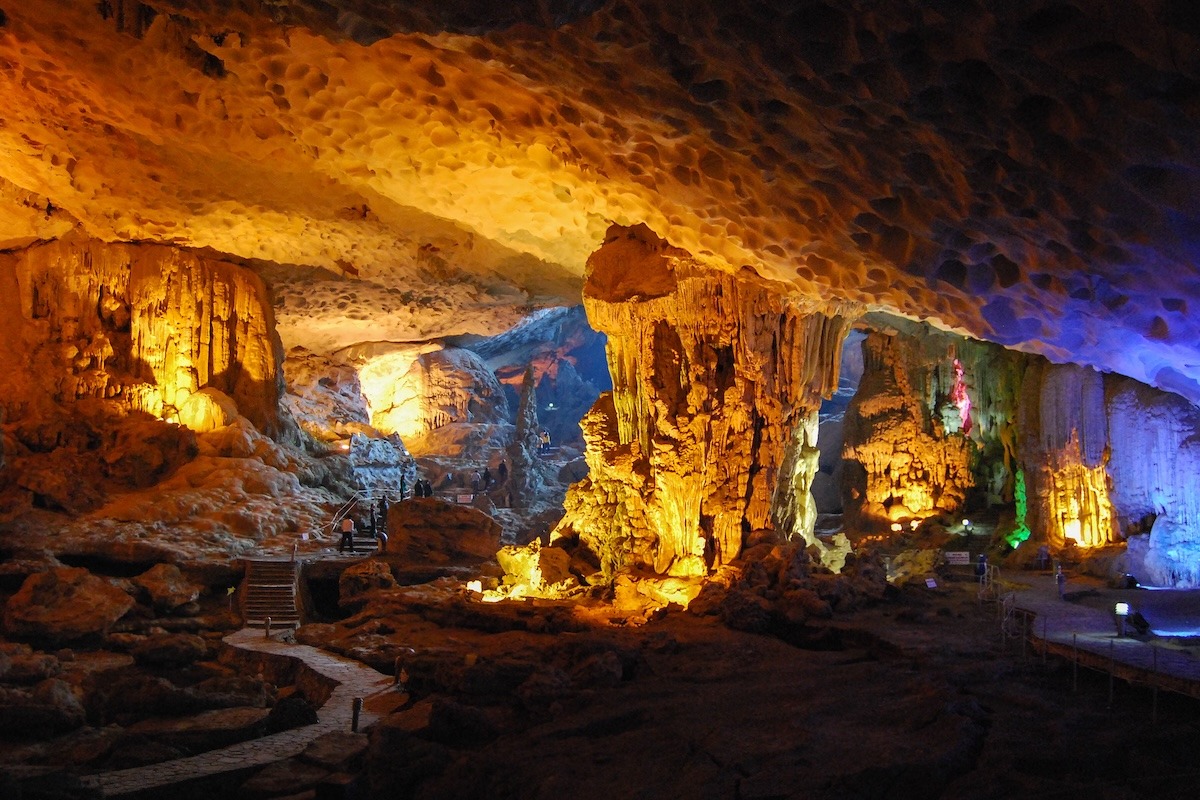Sung Sot cave, Halong Bay, Vietnam
