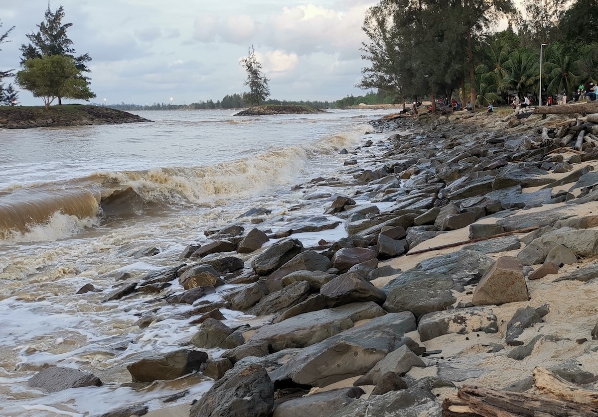 Plage de Tanjung Batu Bintulu Sarawak, Malaisie