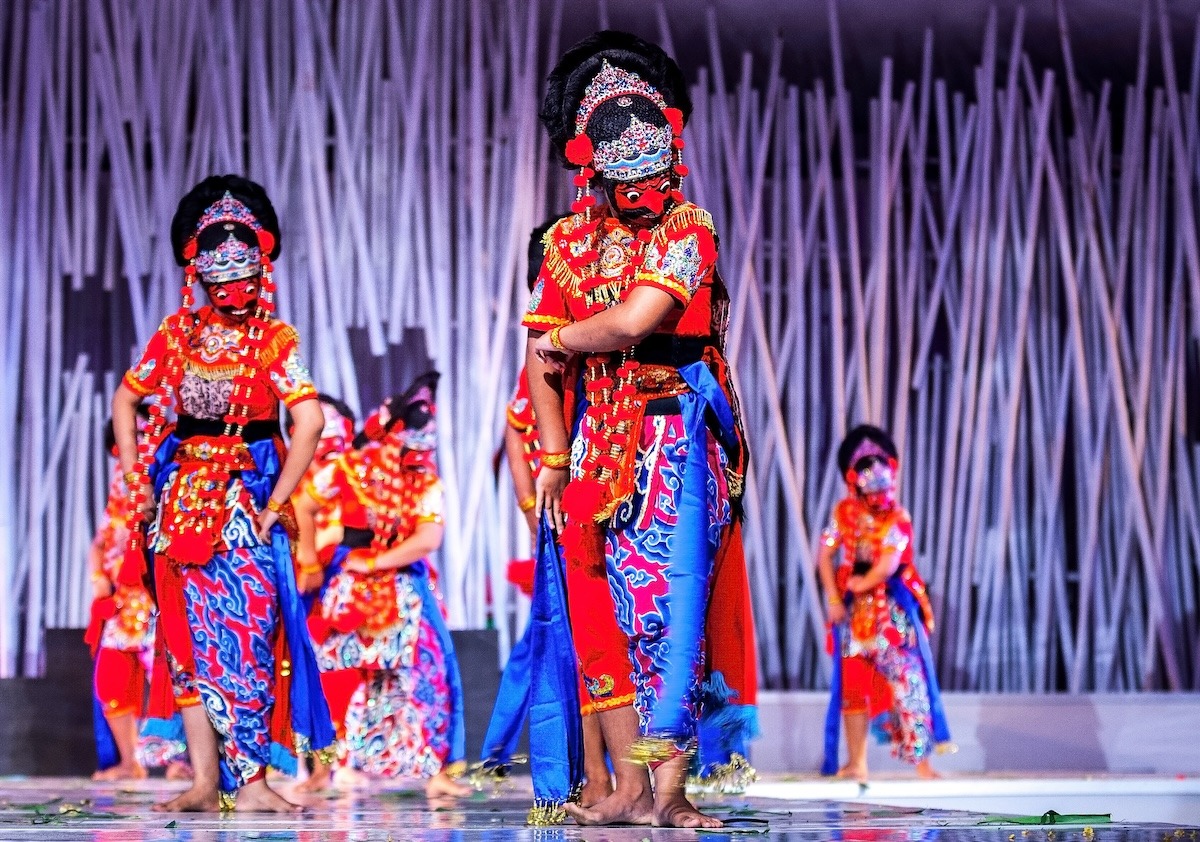 การเต้นรำหน้ากาก Cirebon แบบดั้งเดิม, Cirebon, อินโดนีเซีย การเต้นรำหน้ากาก Cirebon แบบดั้งเดิม, Cirebon, อินโดนีเซีย
