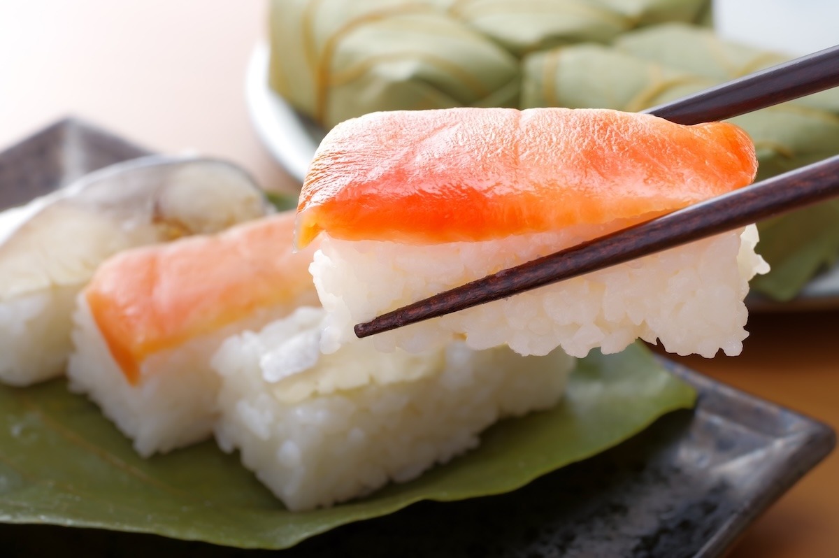 Traditionelles Essen der Präfektur Nara in Japan, Kakinoha Sushi