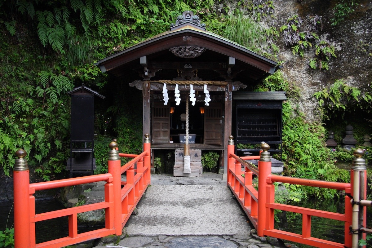 Kuil Zeniarai Benten Ugafuku di Kamakura, Jepang