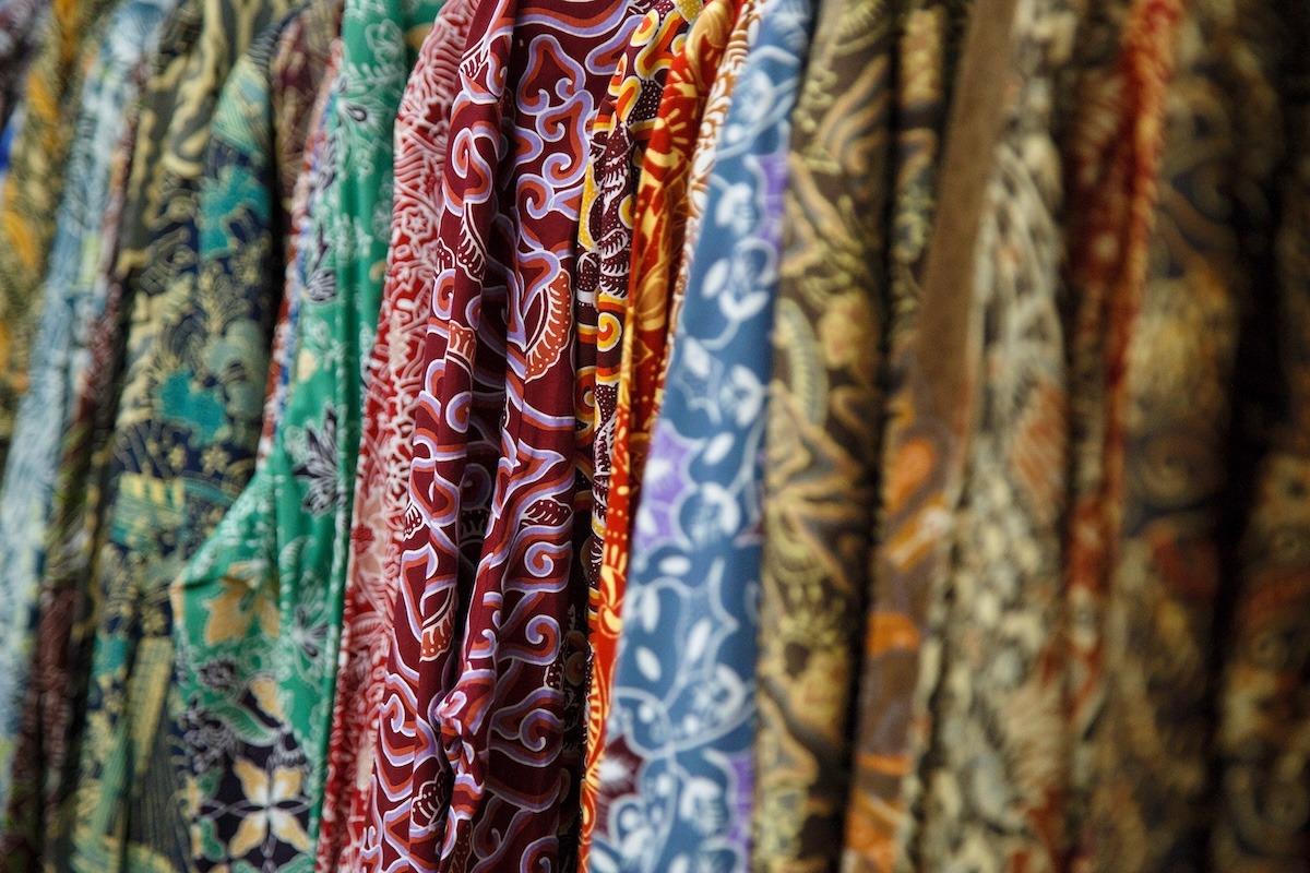 Pakaian Batik dari Bandung, Indonesia