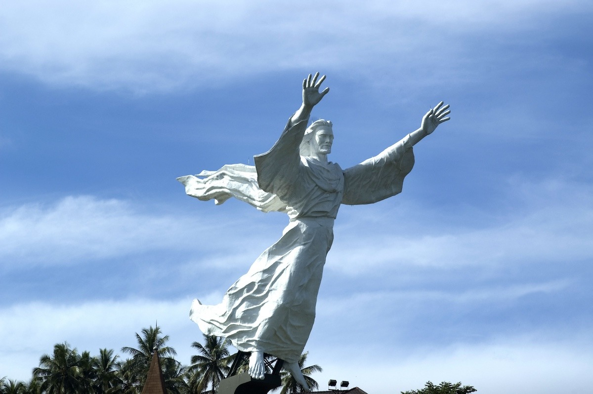 รูปปั้นพระเยซูคริสต์ มานาโด อินโดนีเซีย