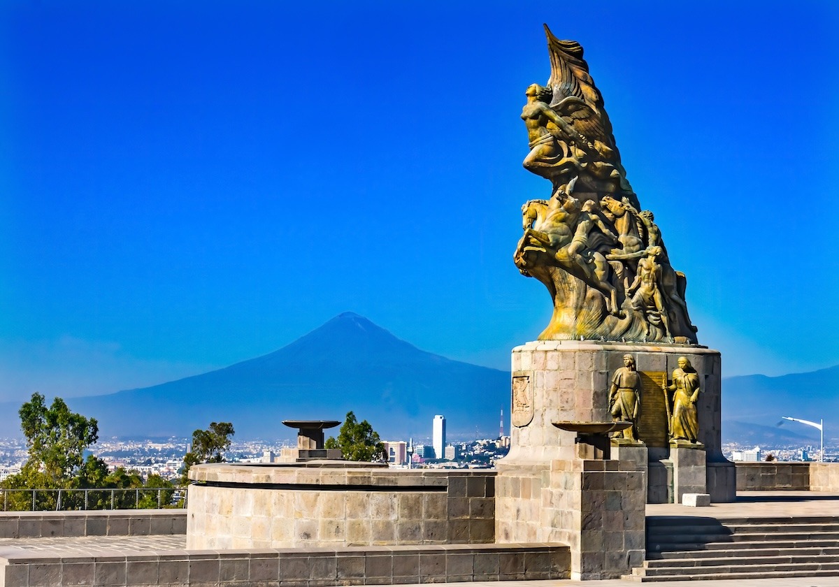 戦勝記念像、ポポカテペット山、プエブラ、メキシコ