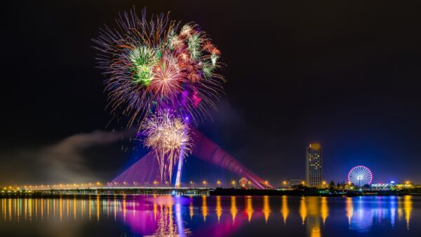 2024 年峴港煙火節：光與文化的熾熱交響曲