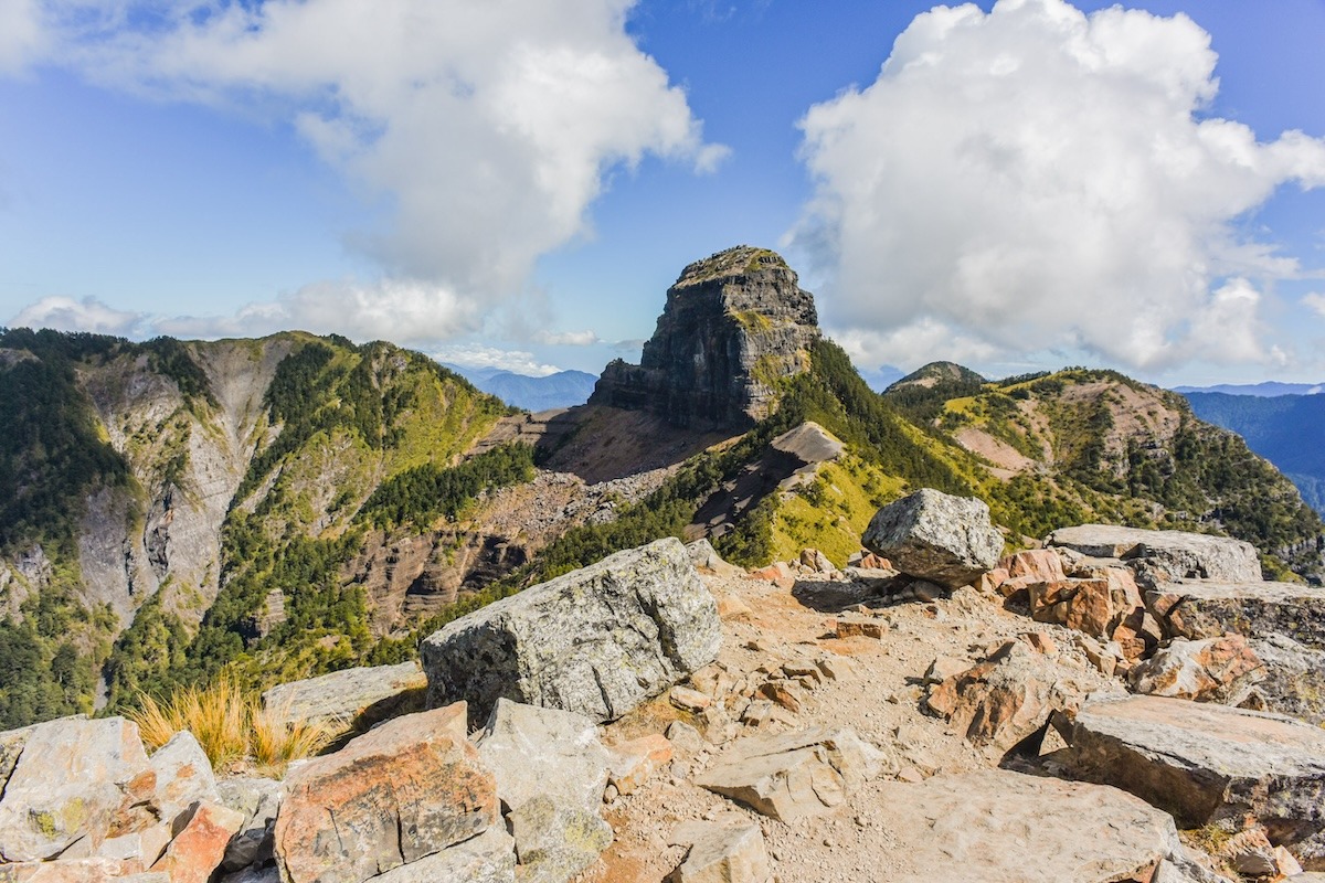 Puncak Daba dari Gunung Xiaobajian, Taman Nasional Shei-Pa, Taiwan