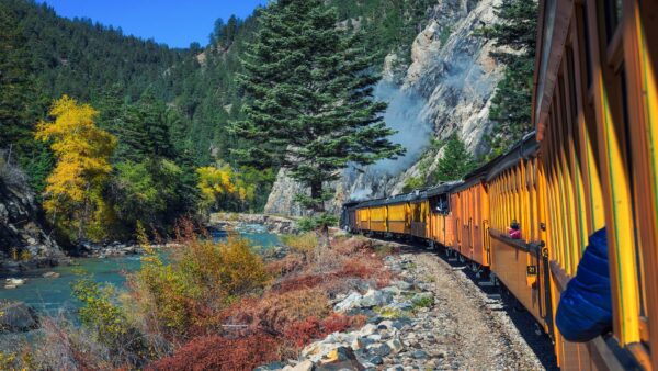 絶景列車の旅に出かけよう：2024年の母の日をアメリカの鉄道で祝う