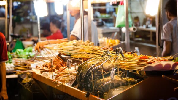 Entdecken Sie die kulinarischen Köstlichkeiten von Kuala Lumpur: Eine Street Food Safari