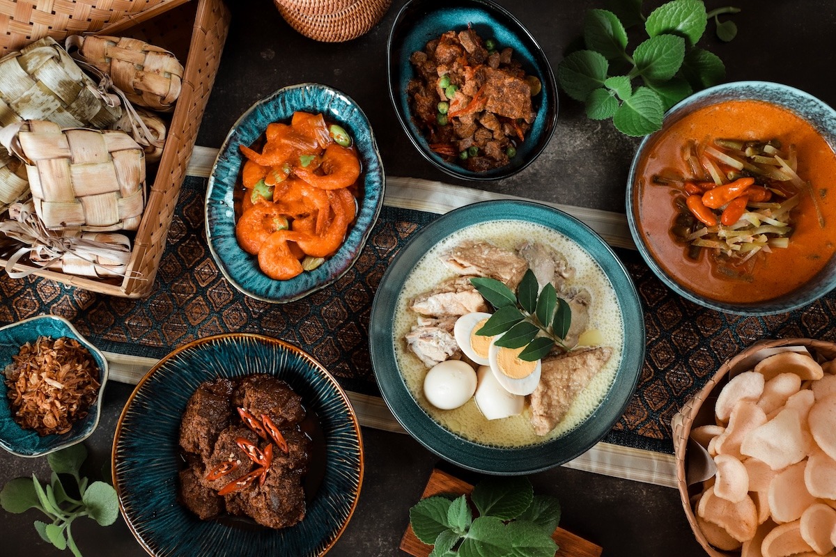 Ketupat Lebaran. Hidangan tradisional dan perayaan untuk perayaan Aidilfitri di Indonesia