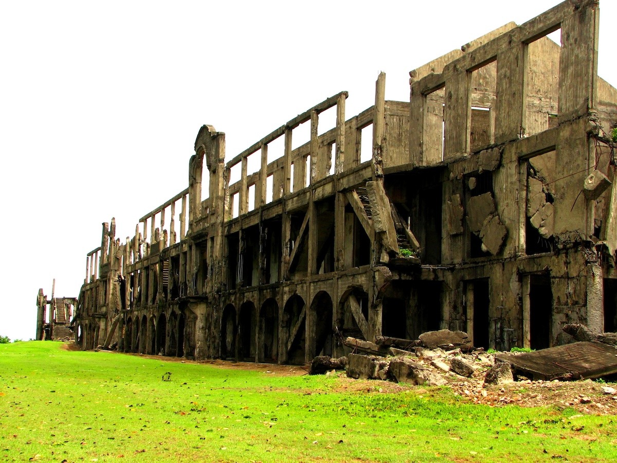 菲律賓科雷吉多島的美軍兵營廢墟