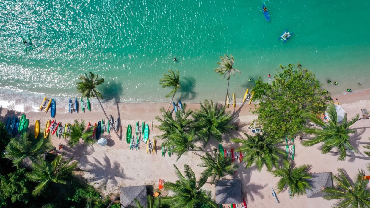Paradise Found: The Ultimate Guide to Indonesia’s Top Beaches background image