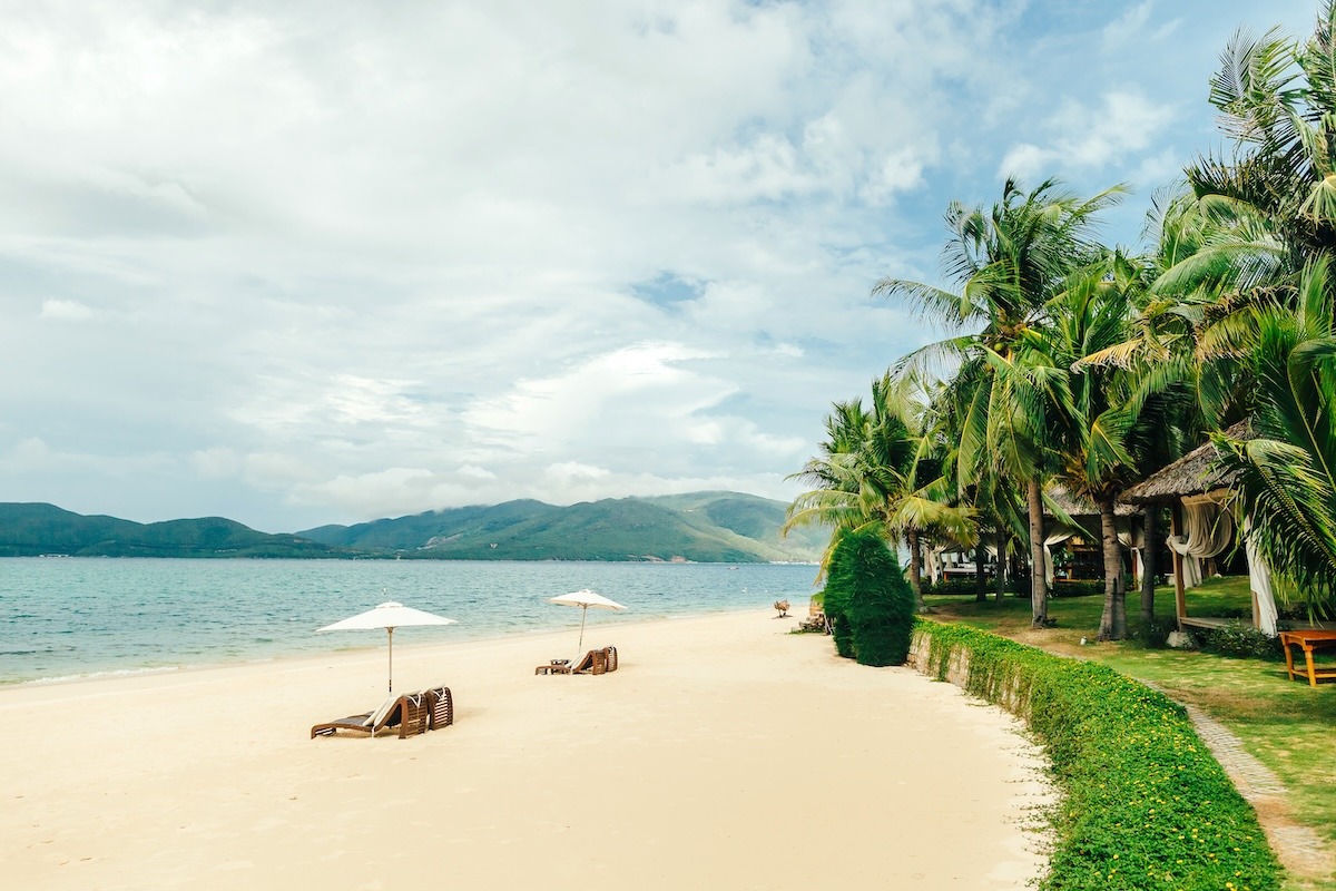 resort depan pantai pantai Hon Tam