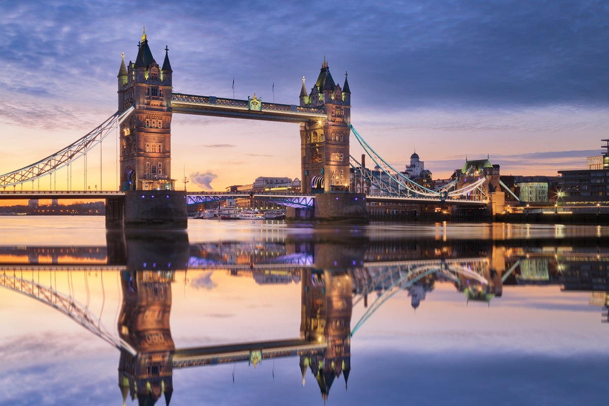 Jambatan Menara di atas Sungai Thames di London