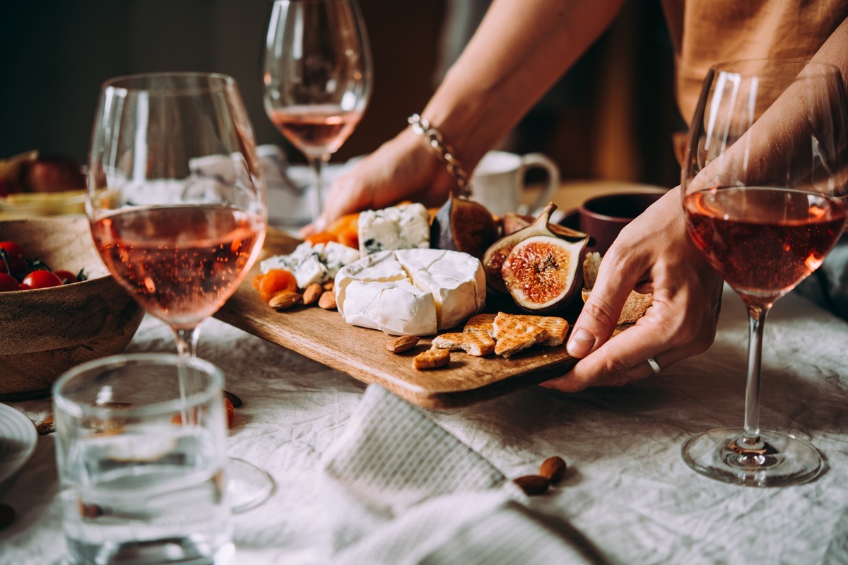 Cheese and wine pairing, a must-try experience in France