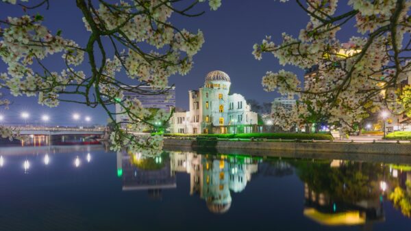 Explorer Hiroshima : Un voyage culturel et nocturne