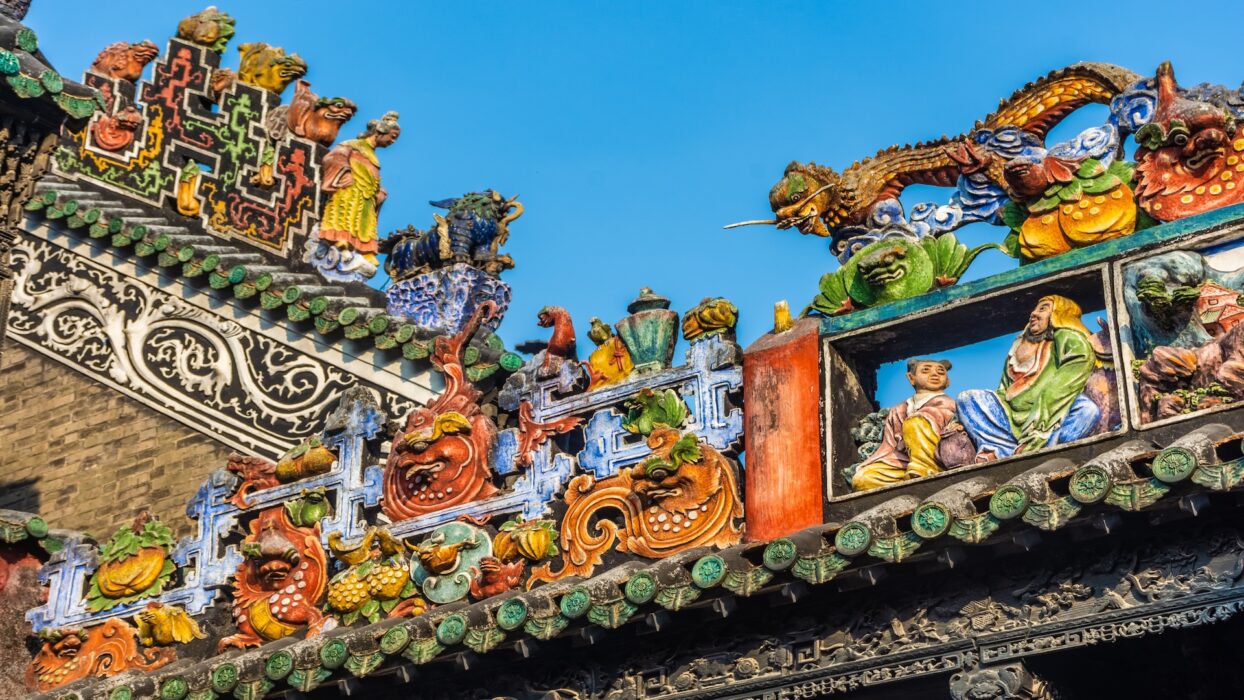 探索广州之心:陈家祠和沙面岛 background image