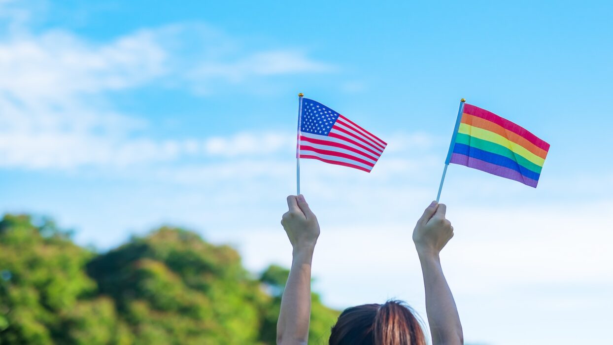 จากชายฝั่งถึงชายฝั่งสายรุ้ง: สุดยอดคู่มือการเฉลิมฉลอง Pride 2024 ทั่วสหรัฐอเมริกา background image
