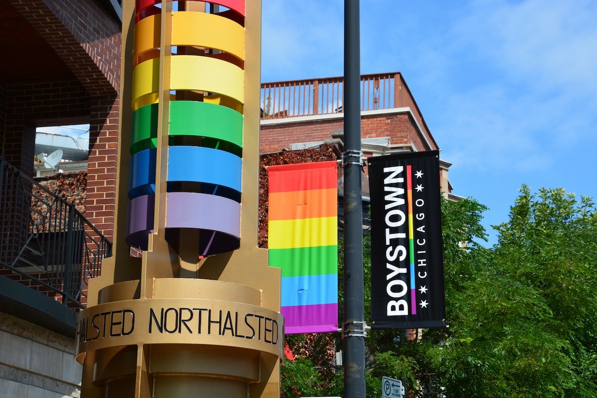 ทิวทัศน์ท้องถนนสีรุ้งที่ Boystown ชิคาโก ทิวทัศน์ท้องถนนสีรุ้งที่ Boystown ชิคาโก