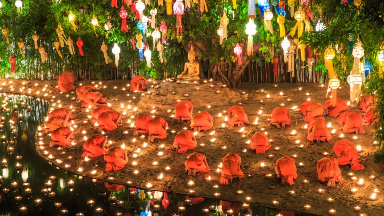 The Heart of Tradition: Visakha Bucha 2024 in Chiang Mai background image