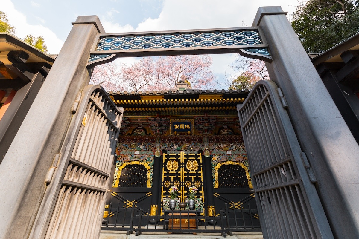 Zuihoden Mausoleum, cherry blossom tress in background