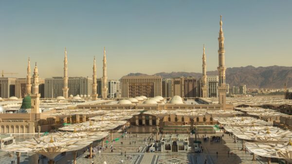 The Ultimate Guide to Shopping in Medina: Where Faith Meets Fashion