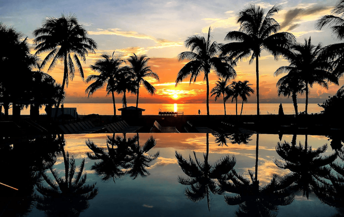 Bオーシャン・リゾートのプールからの夕日 Bオーシャン・リゾートのプールからの夕日