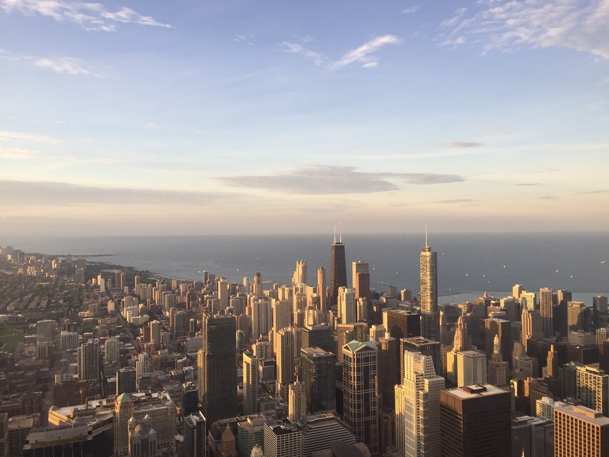 从美国芝加哥威利斯大厦空中甲板眺望美景